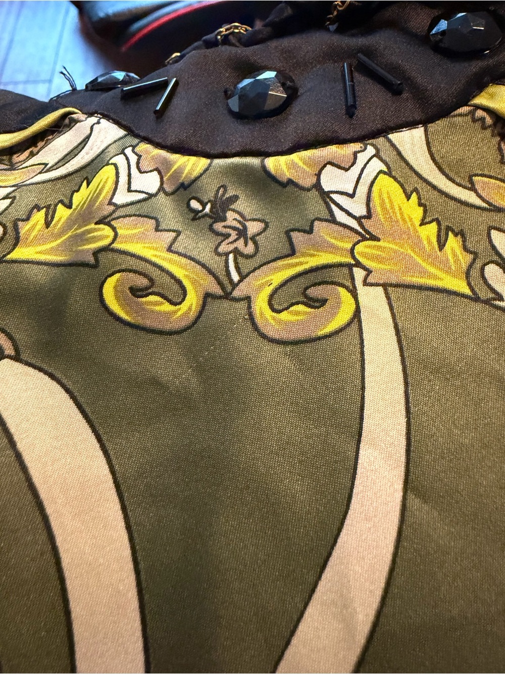 XOXO Olive Halter Floral Medallion Scarf Style Top Sz M Vintage Y2K Mob Wife - Picture 11 of 11
